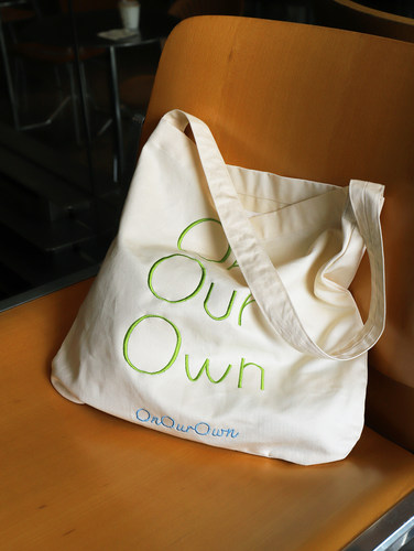 OnOurOwn苹果绿刺绣帆布包