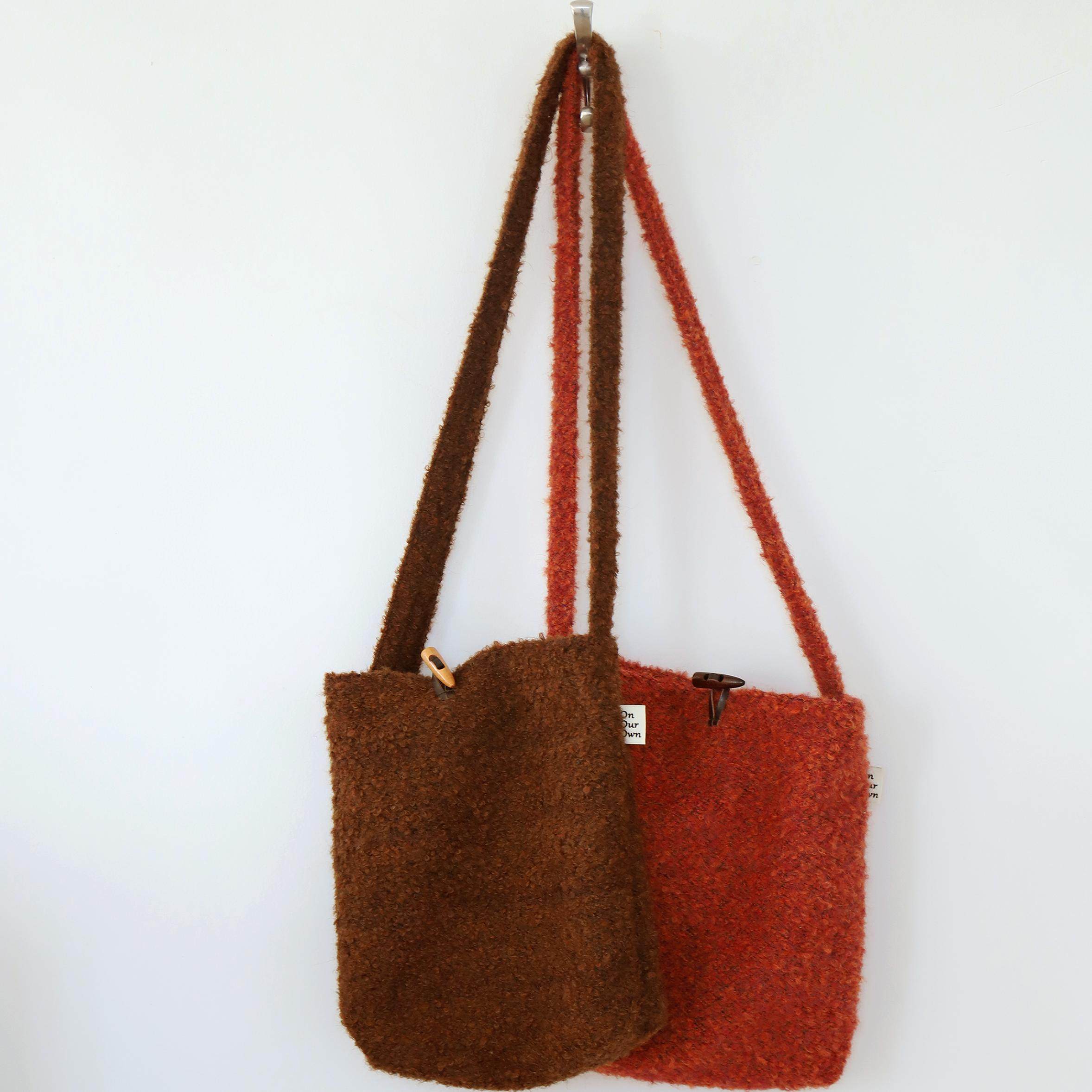 On Our Own 24FW原创 洋红栗棕圈圈绒羊毛斜挎包 木扣小方块包,箱包皮具/热销女包/男包,通用款女包,淘宝优惠券,粉丝福利购,淘宝优惠卷