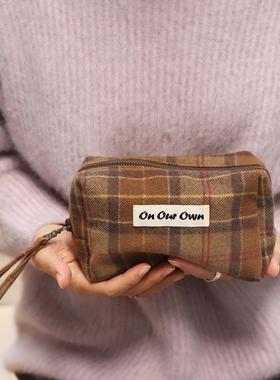 On Our Own 原创 英国复古风格纹羊毛吐司收纳包 拉链收纳袋