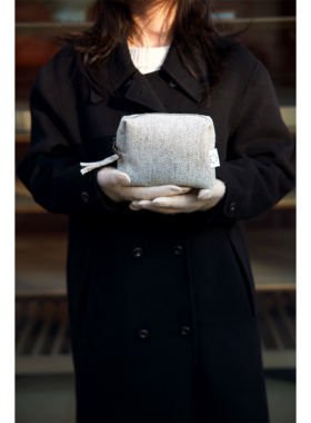 On Our Own原创 意大利进口雅致灰人字纹毛呢吐司收纳包 化妆包