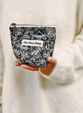 On Our Own 24FW原创 复古提花毛呢收纳包 拉链收纳袋 厚实柔软