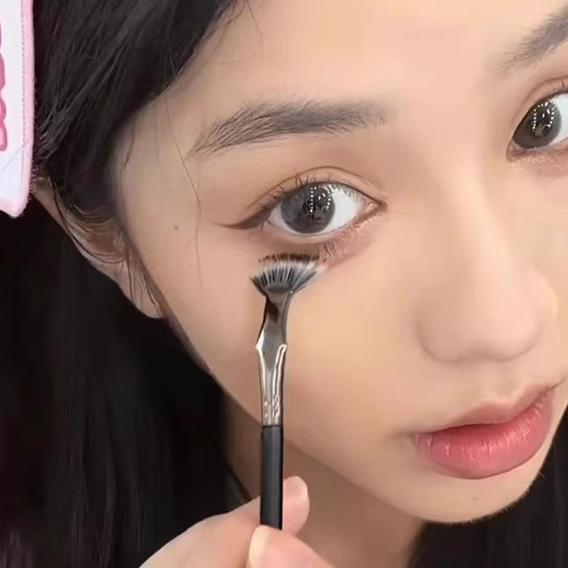 告别苍蝇腿！扇形弯头睫毛刷中国