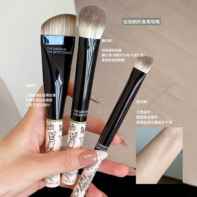 AMORTALS/尔木萄花园斜坡腮红刷