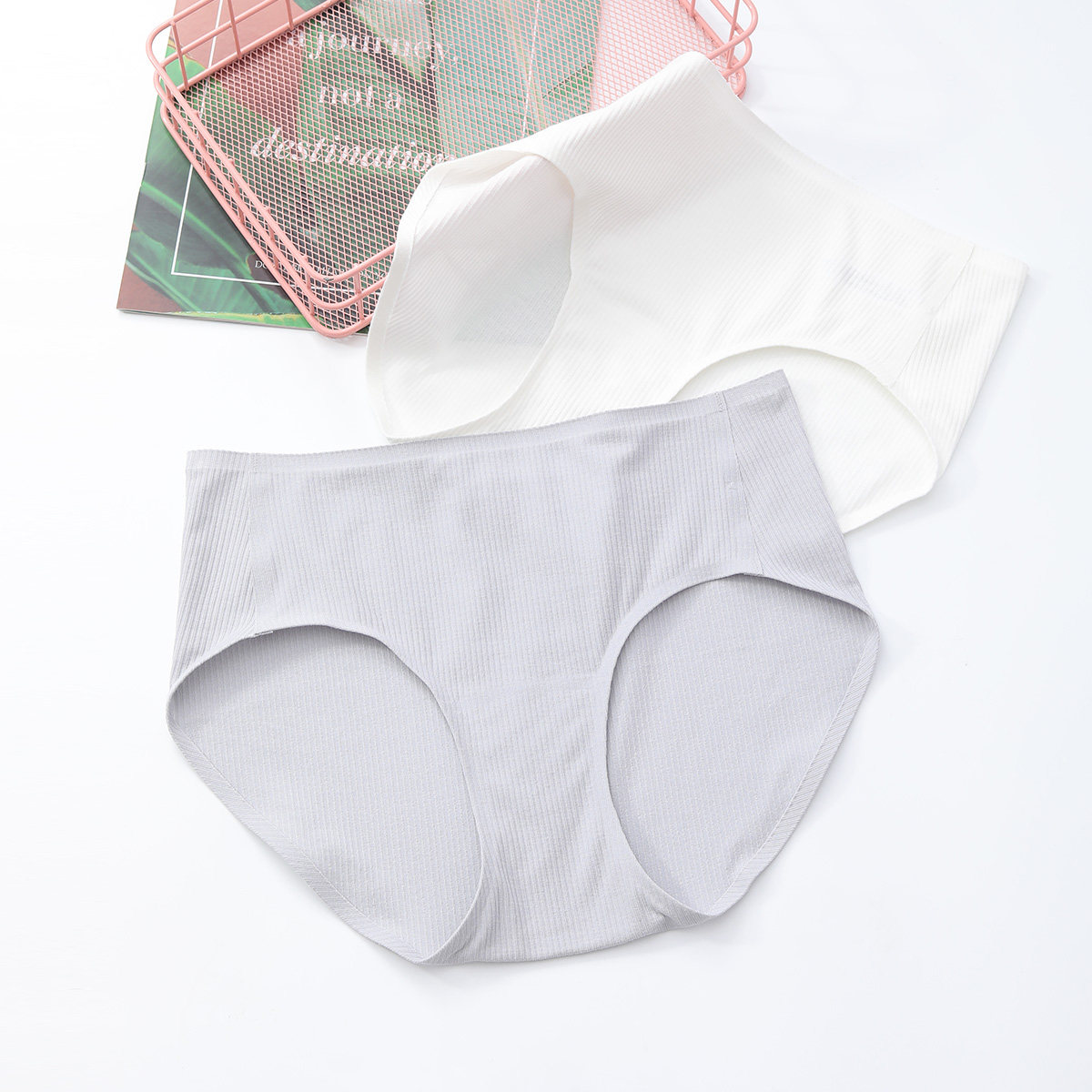 芬狄诗螺纹莫代尔简约舒适抑菌健康内裤低腰包臀三角裤女f200334