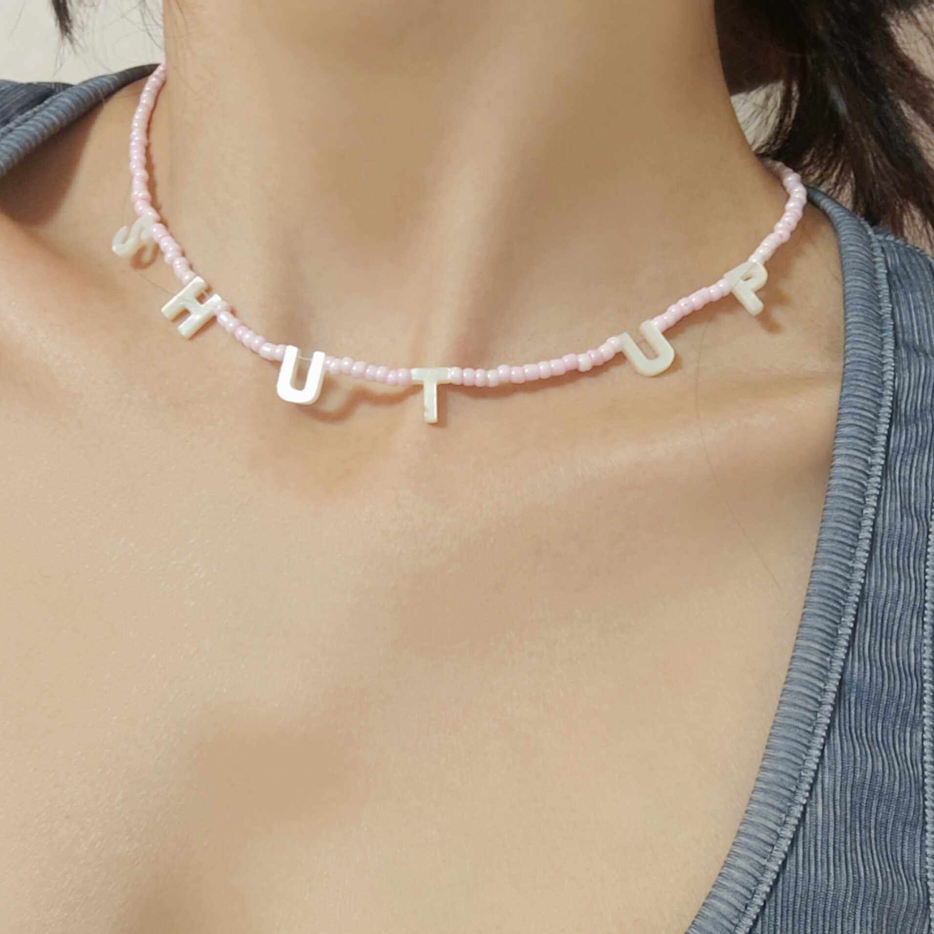 【SHUT UP】创口光合小众原创设计字母粉色文字贝壳串珠项链
