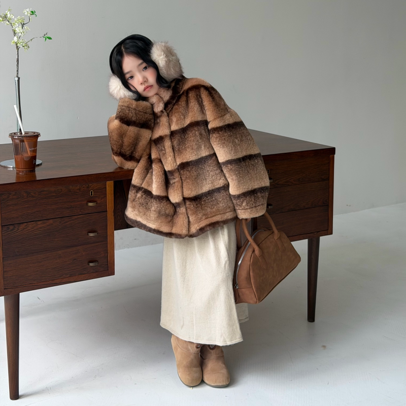 冬季新款女宝龙猫色立领皮草外套