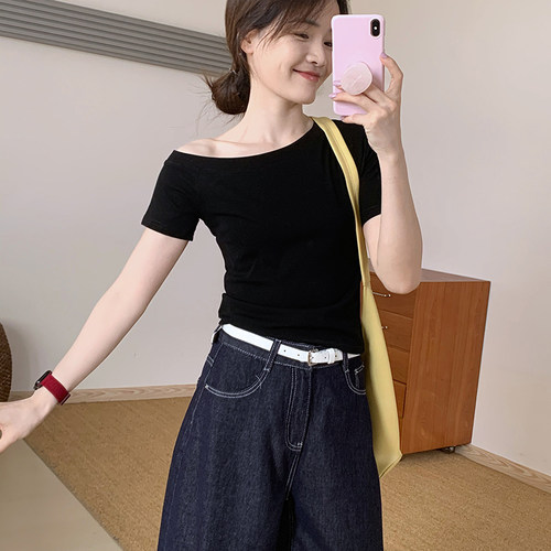 话里甜美气质出街斜肩短袖