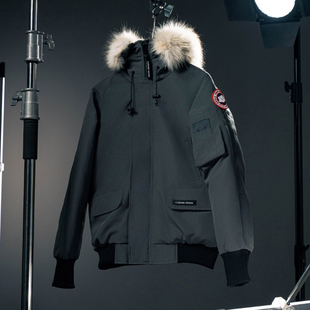 大鹅羽绒服飞行员夹克男2025新款冬季短款加厚保暖连帽棒球服外套