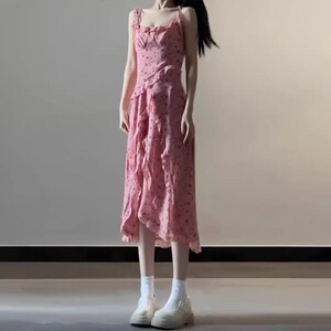 2025新款韩系荷叶边裙子夏季粉色碎花吊带连衣裙女早春多巴胺穿搭