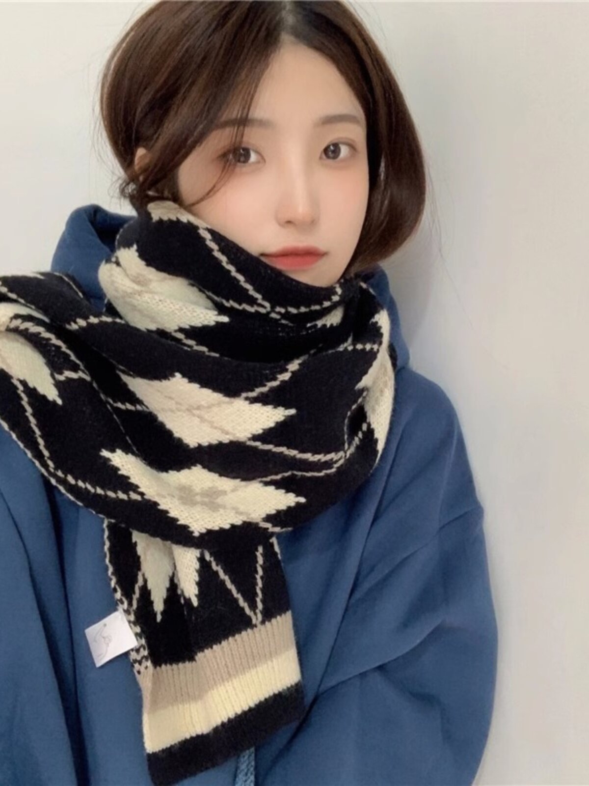 CENCE KAER FRENCH AUTUMN WINTER WARM SWEET PLAID COUPLE SHAWL NECK WOMAN BLACK AND WHITE CONTRASTING DIAMOND SCARF