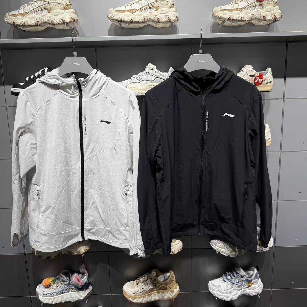 李宁运动风衣男子2026春季新款健身系列防泼水连帽外套AFDW119