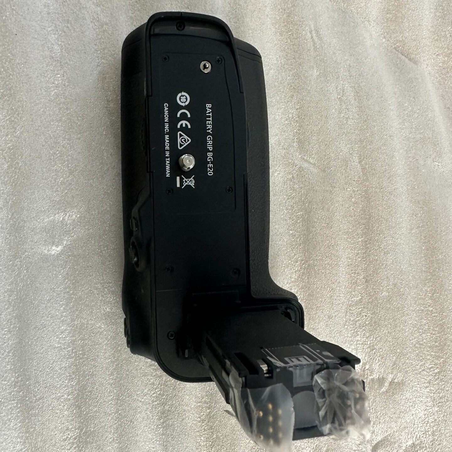咨询佳能5d4手柄BG-E20 9新,功能完好,要议价