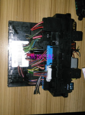 W203 C180 C200 C230保险丝盒W209 CLK240 CLK280车身电脑SAM