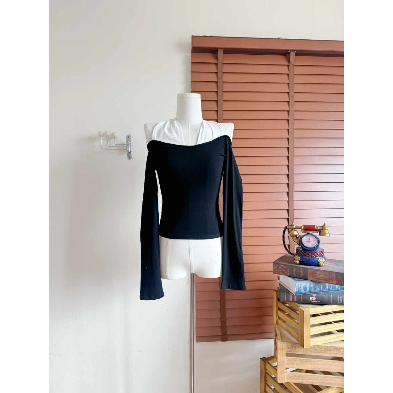 sheepland白茶黑巧 假两件一字肩长袖t恤女秋冬修身显瘦打底上衣