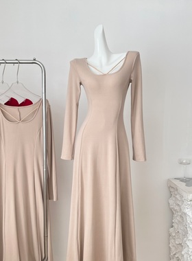 大Eees 私藏尤物 秋冬巨好看插片分割长袖针织内搭打底连衣裙女