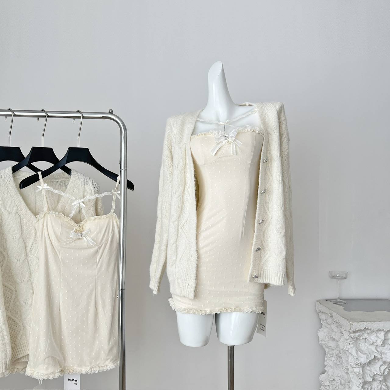 SISI JIANG“杏仁草莓奶霜”甜美少女秋季慵懒感百搭宽松针织毛衣