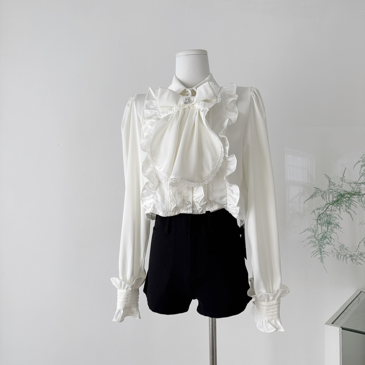 2025年新款法式复古蝴蝶结衬衫女设计感小众别致上衣