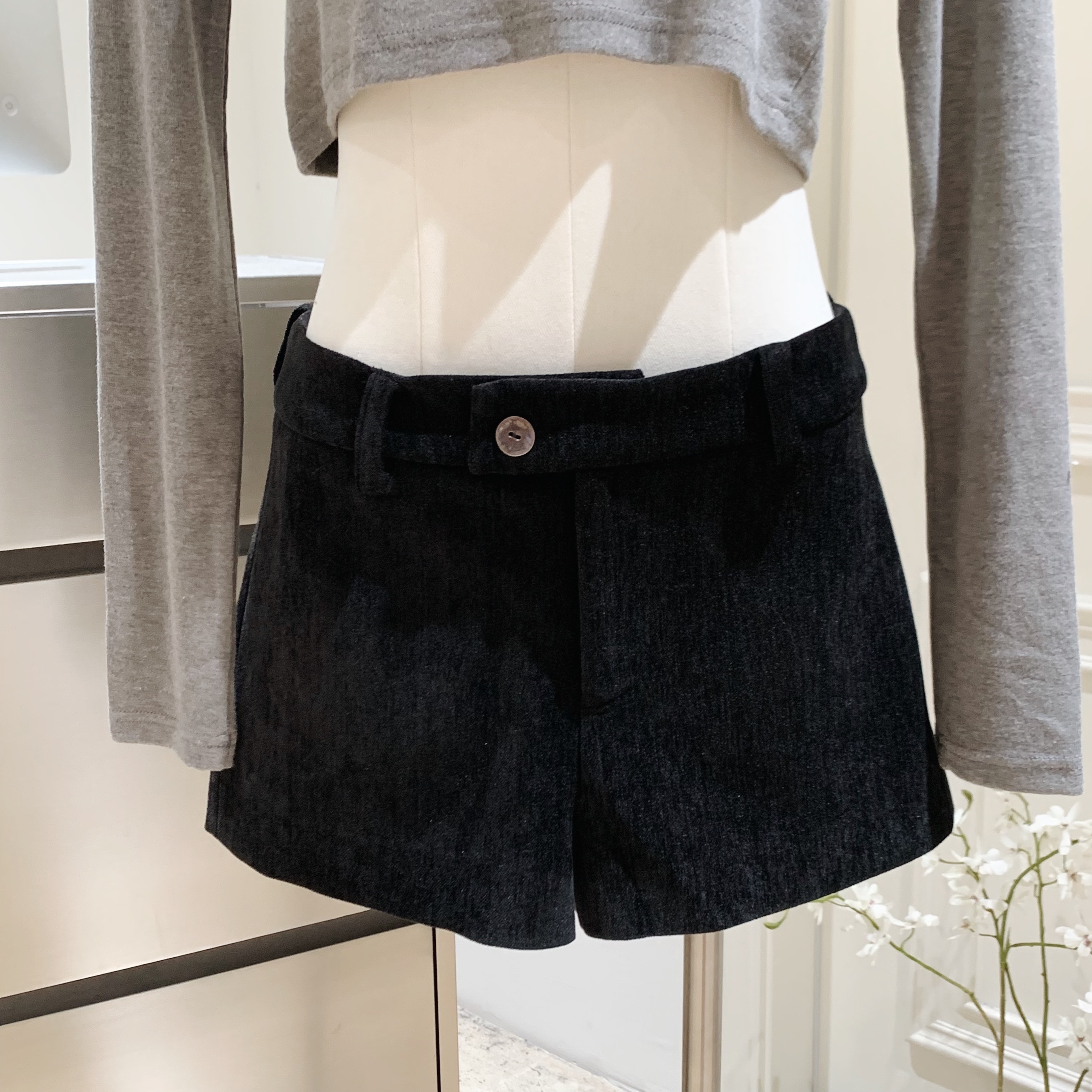 蘑糯糯 同款灯芯绒修身显瘦百搭气质休闲打底秋冬短裤