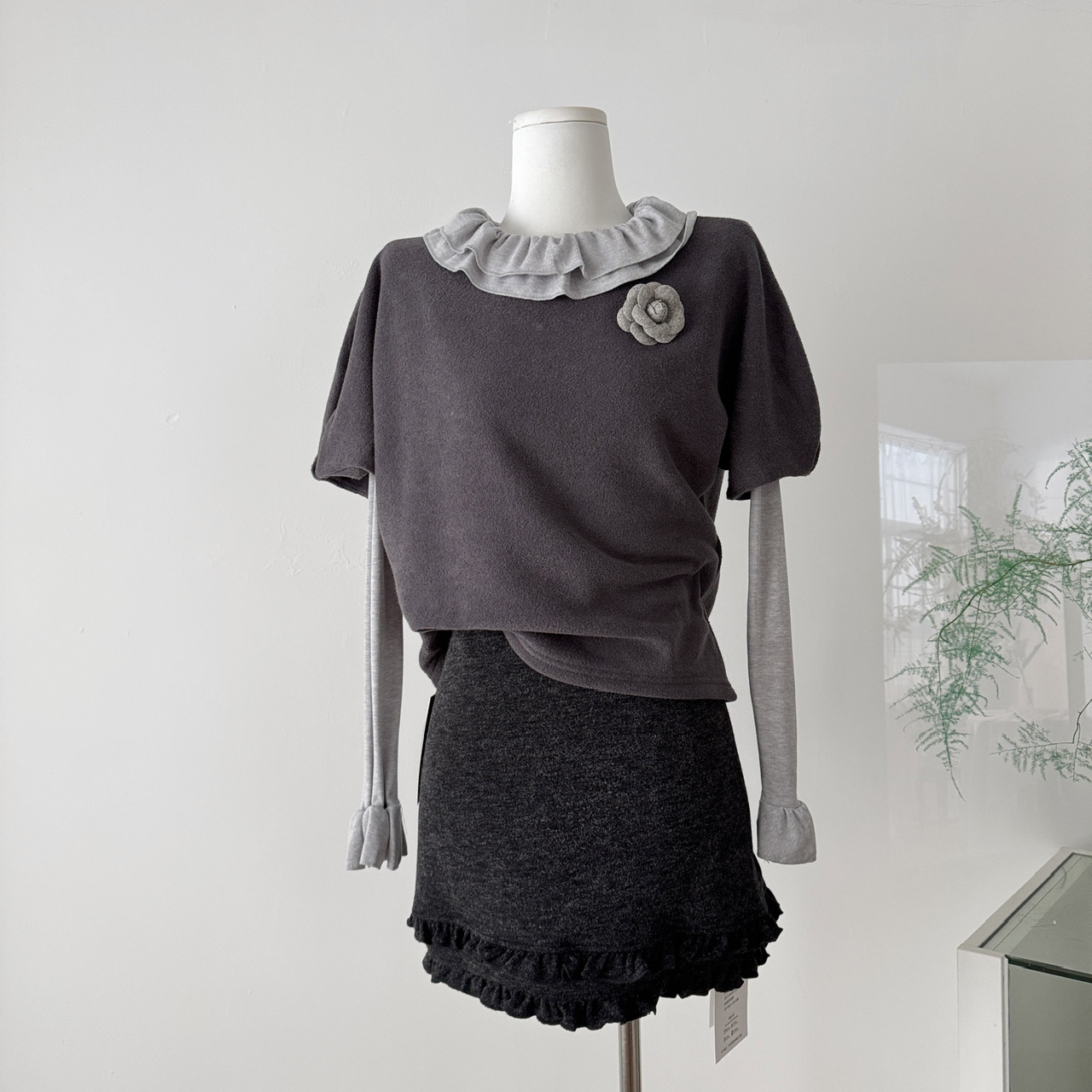 2025新款小香风灰色连衣裙子女秋冬季韩系气质穿搭配一整套装短裙