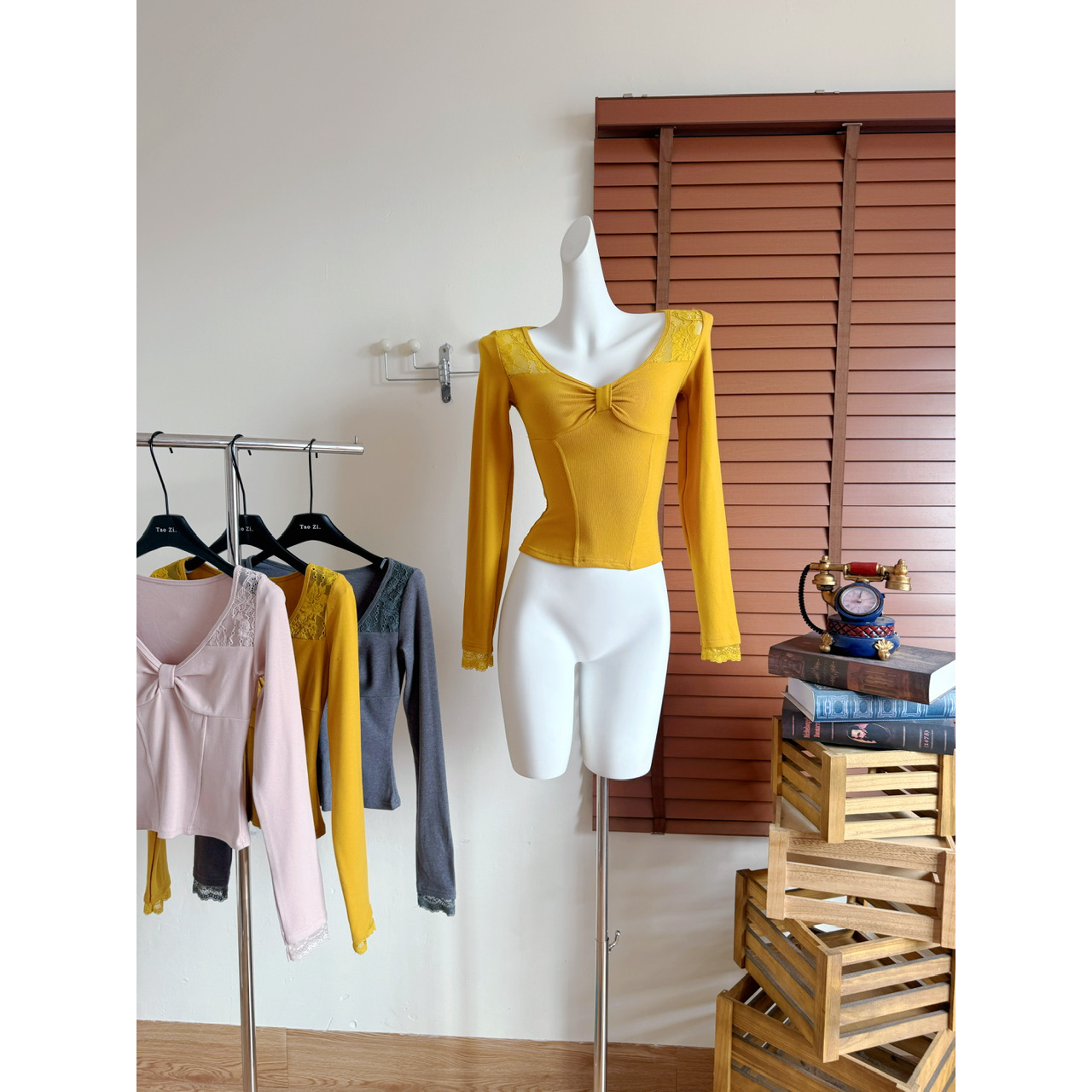 FuunJ 限定甜莉露 设计感收腰蕾丝拼接针织T恤女显瘦内搭打底上衣