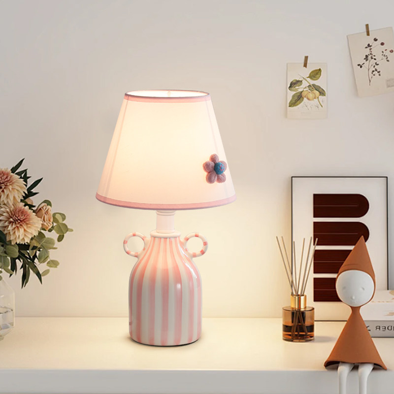 北欧简约现代卧室床头灯创意个性艺术装饰台灯客厅书房中山灯具