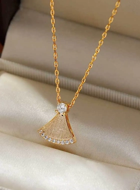 时尚轻奢小裙子扇形项链女新款轻奢高级感颈链精致百搭锁骨链