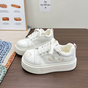 超好看的草莓面包鞋子女2026春季新款运动休闲厚底百搭配裙子穿