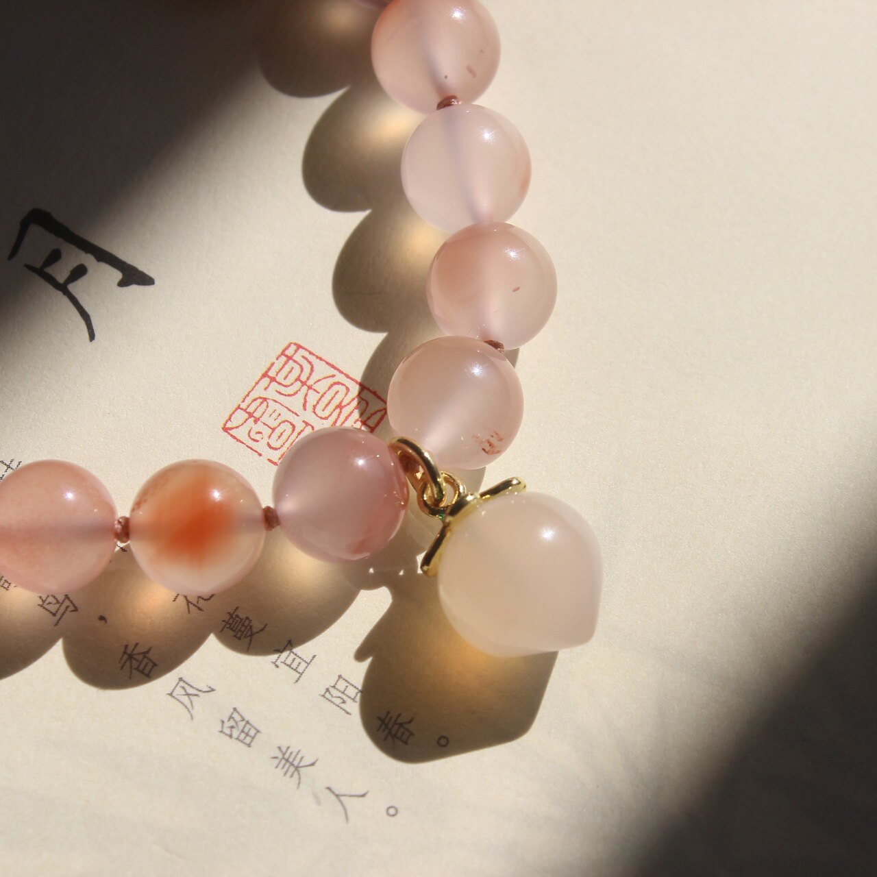 HETIAN 옥 나비 마노 작은 요정 복숭아 S  모란 꽃 매달려 버클과 천연 얼음 부동 남부 붉은 팔찌