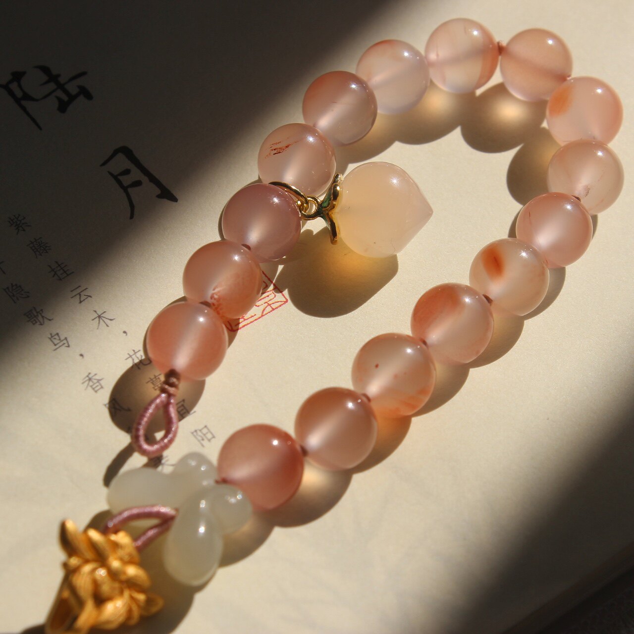 HETIAN 옥 나비 마노 작은 요정 복숭아 S  모란 꽃 매달려 버클과 천연 얼음 부동 남부 붉은 팔찌