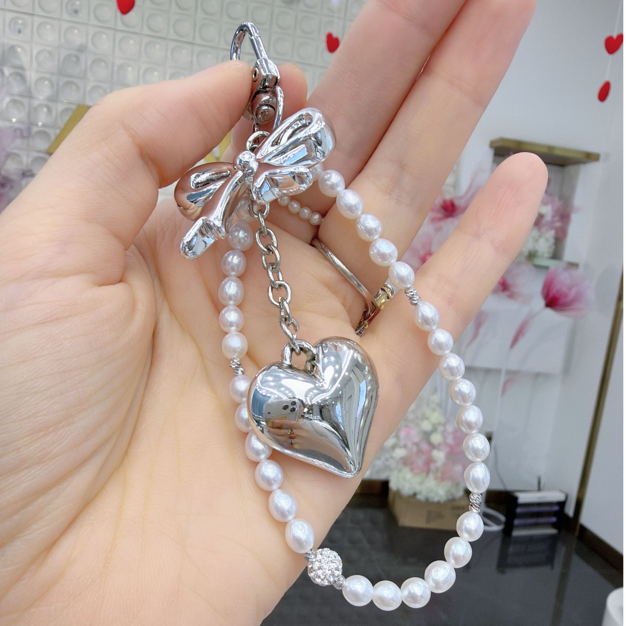 “爱心蝴蝶结”手机挂件 2635H00DY