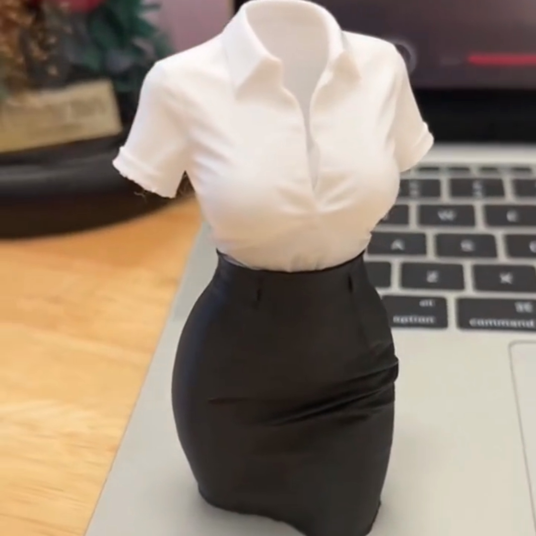 3D打印时尚女士制服桌面摆件