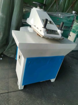 两柱油压平面裁断下料机颖辉