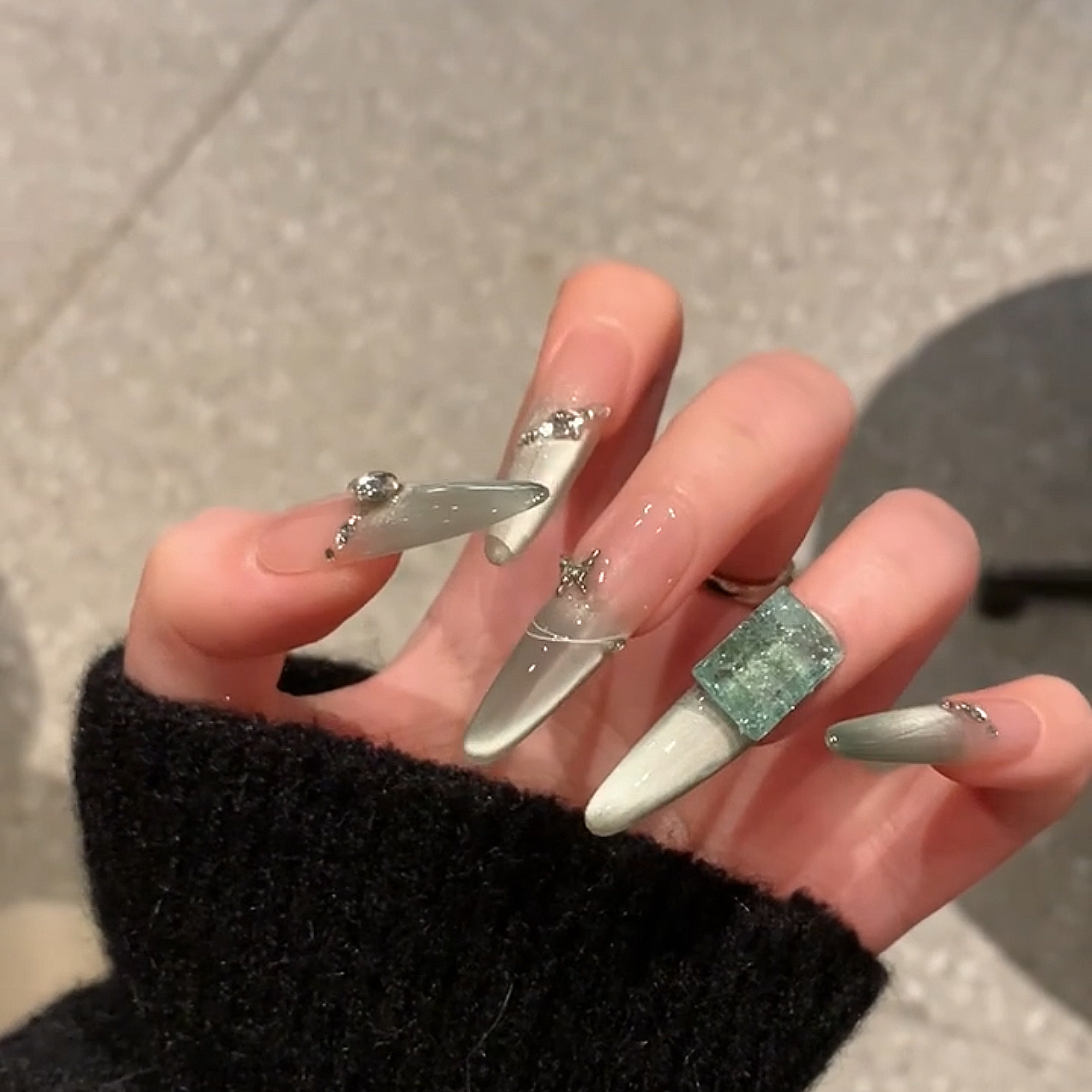 浪妞高品质美甲高级薄荷绿斜边碎钻猫眼K9方钻波斯贴片显白穿戴甲