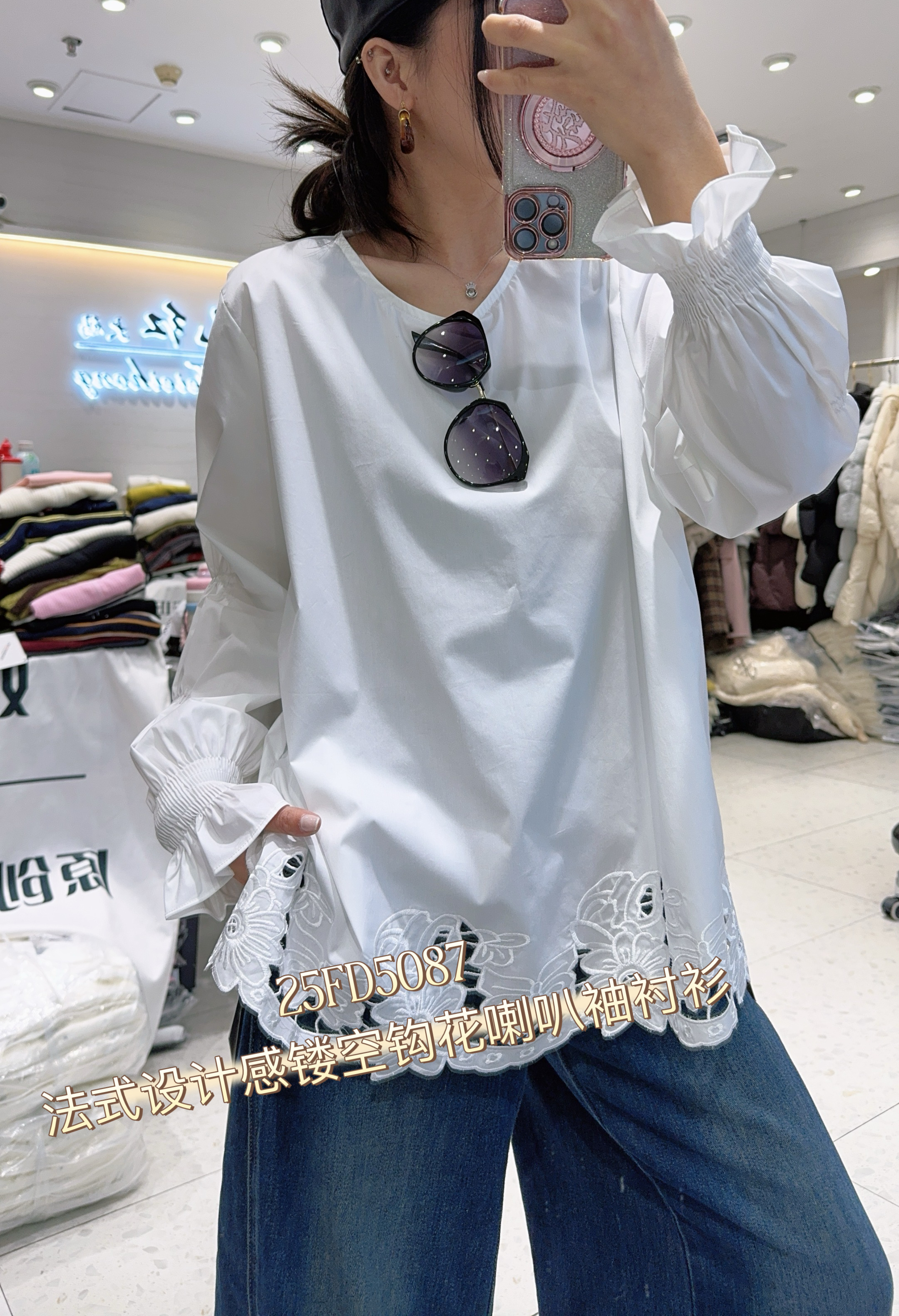 妃儿红5087春季加大码衬衫女 圆领镂空花边韩版时尚喇叭袖衬衫