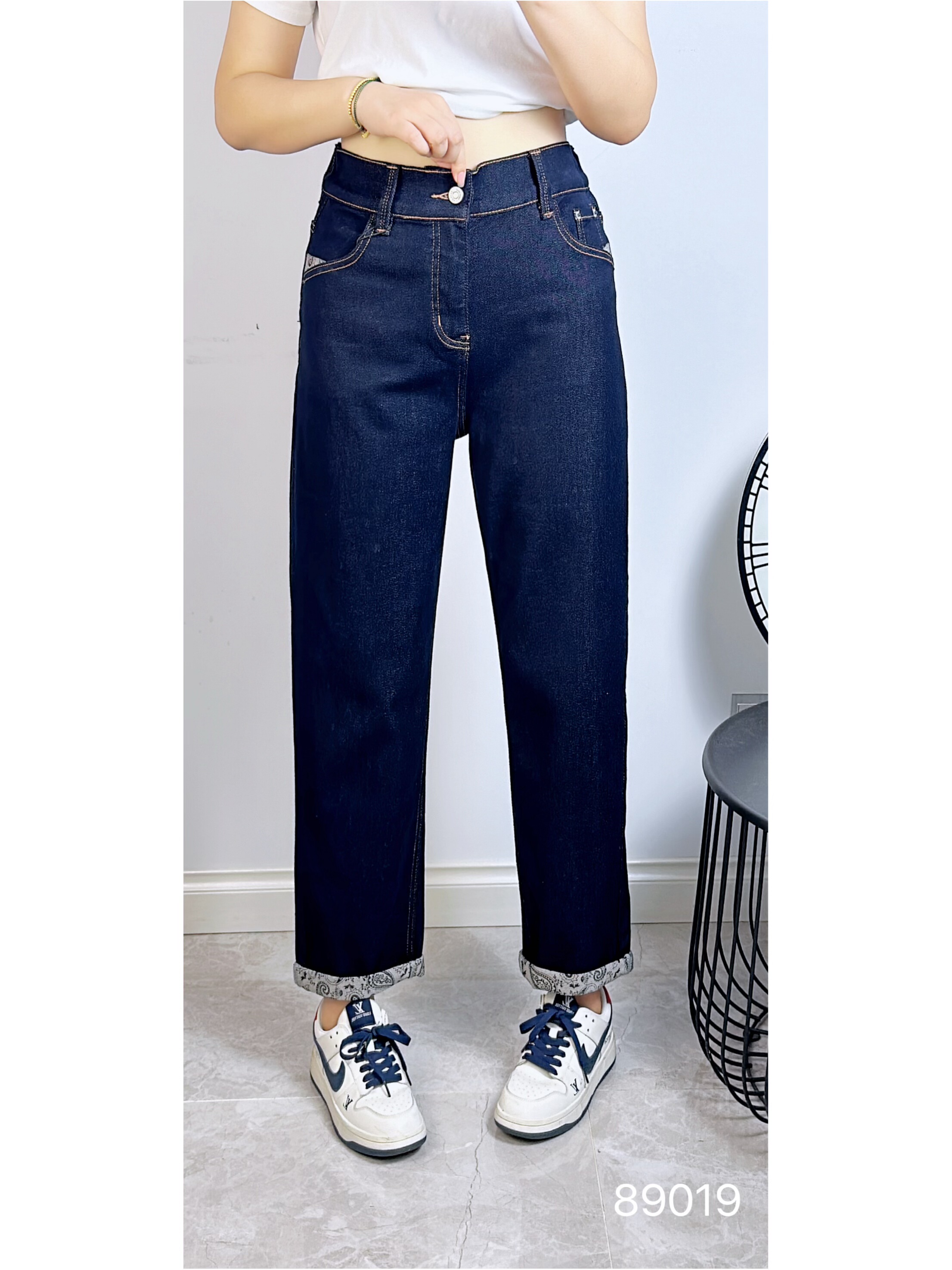 诺达思89019秋加大码牛仔裤女 挽边印花小男友裤