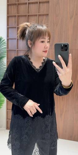 妃儿红5079冬季加大码衬衫衫女 蕾丝拼接中长款丝绒V领打底衫