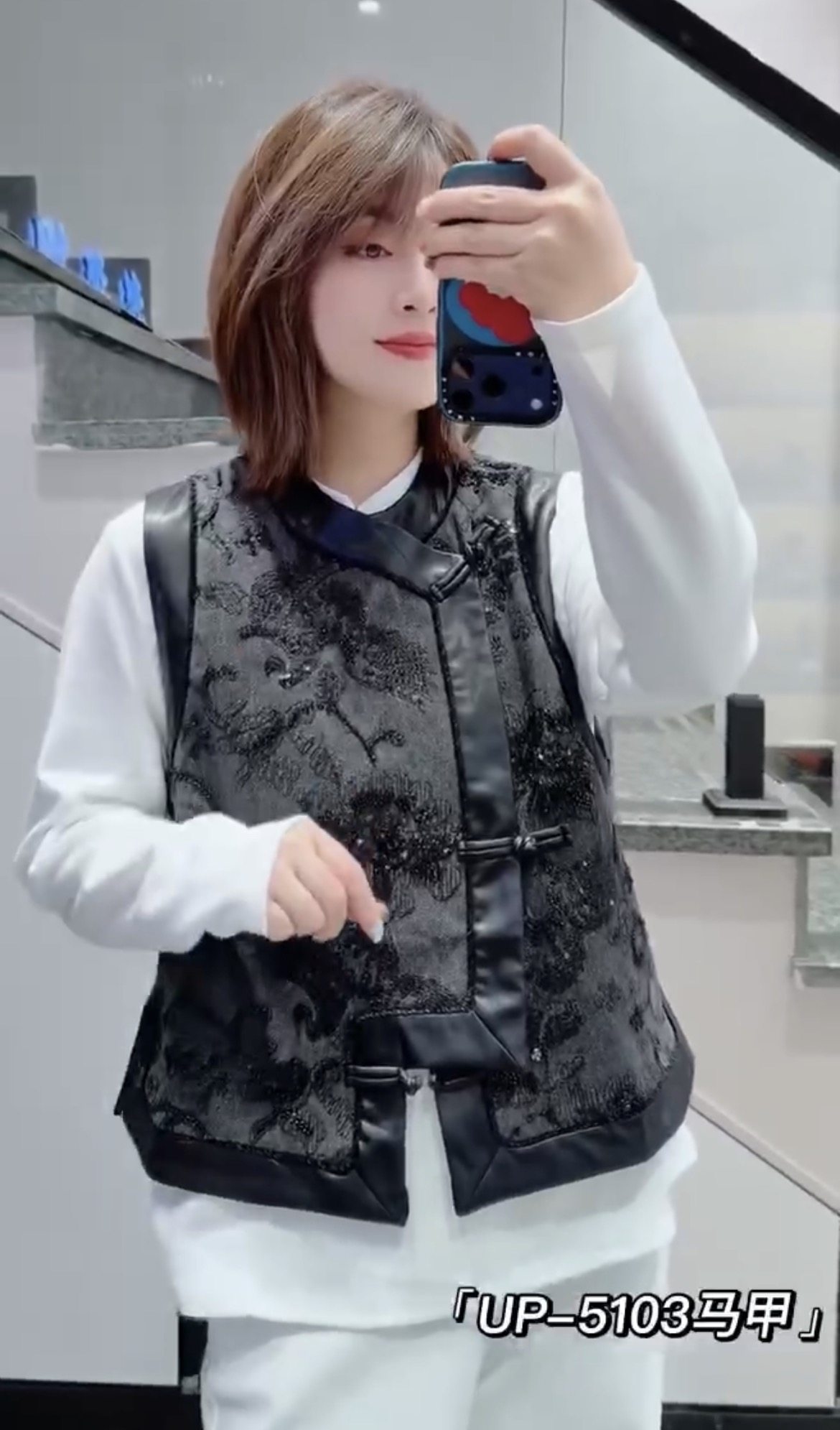 UP潮牌5103春加大码马甲女 新中式亮片刺绣拼接重工牛仔叠穿马夹,女装/女士精品,大码内搭,淘宝优惠券,粉丝福利购,淘宝优惠卷