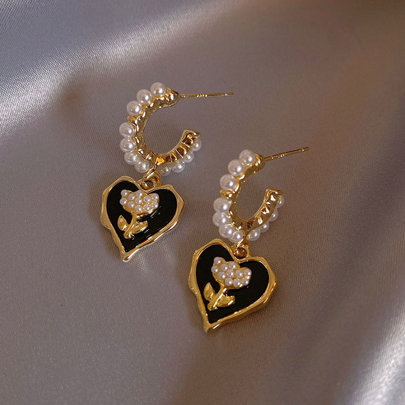 Loga Py 黑色爱心珍珠耳钉女耳环2024年新款法式复古玫瑰气质耳饰