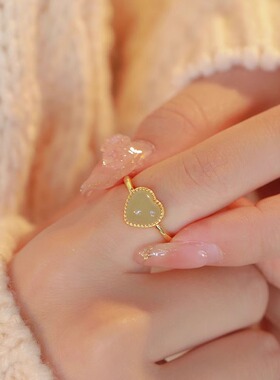Loga.Py 金色和田玉爱心戒指女新中式国风小众设计感复古玉石指环