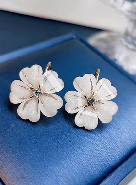 Loga.Py 新款樱花花朵耳扣女气质短款耳环小清新森系个性现货耳饰