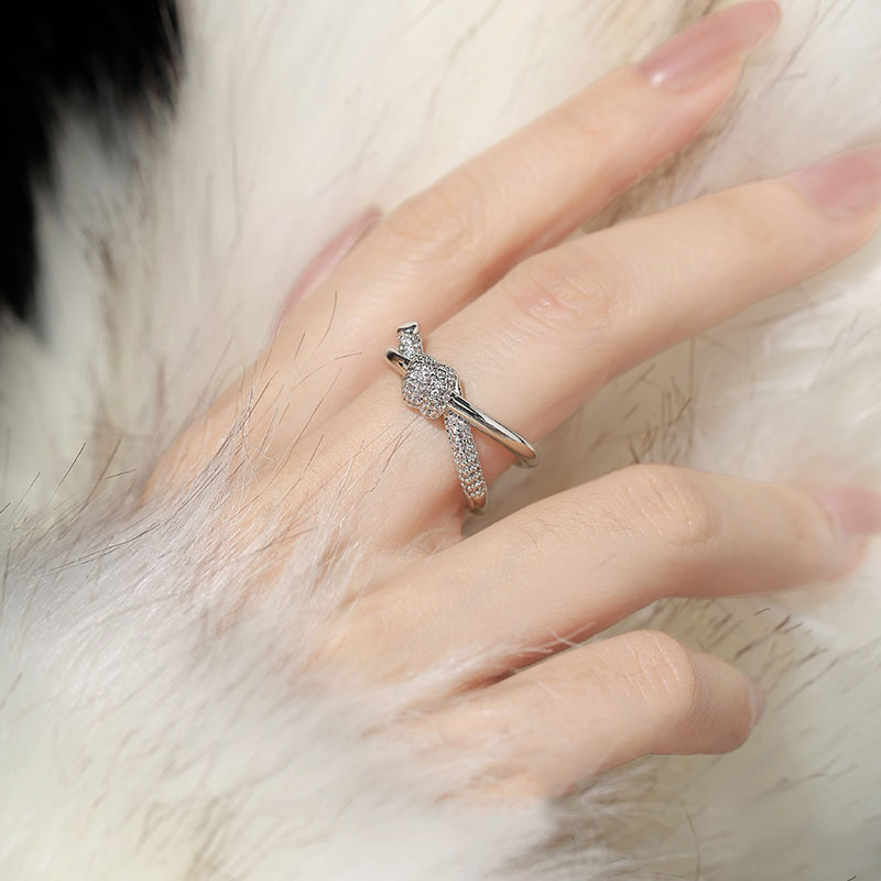 精致锆石镶钻戒指女小众设计