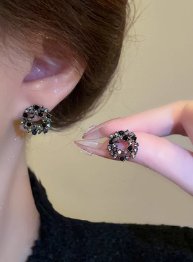 Loga.Py 韩国黑色花朵耳钉简约女小巧冷淡风2025年新款潮气质耳饰