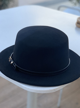 法式高品质黑色羊毛呢礼帽子英伦皮扣英伦风简约平沿爵士帽短檐帽