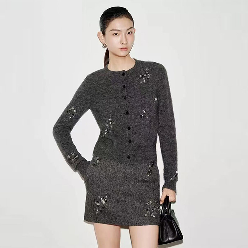 【琳琳粉丝专享】冬季新款休闲风灰色亮片毛衣女长袖百搭珠片上衣