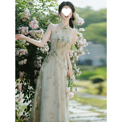 2025年新中式国风挂脖连衣裙女夏季新款改良设计感旗袍绝美长