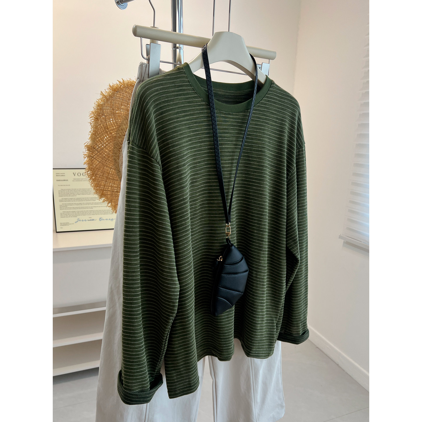 日系文艺复古绿色条纹圆领长袖T恤女宽松廓形小众打底衫学生春季