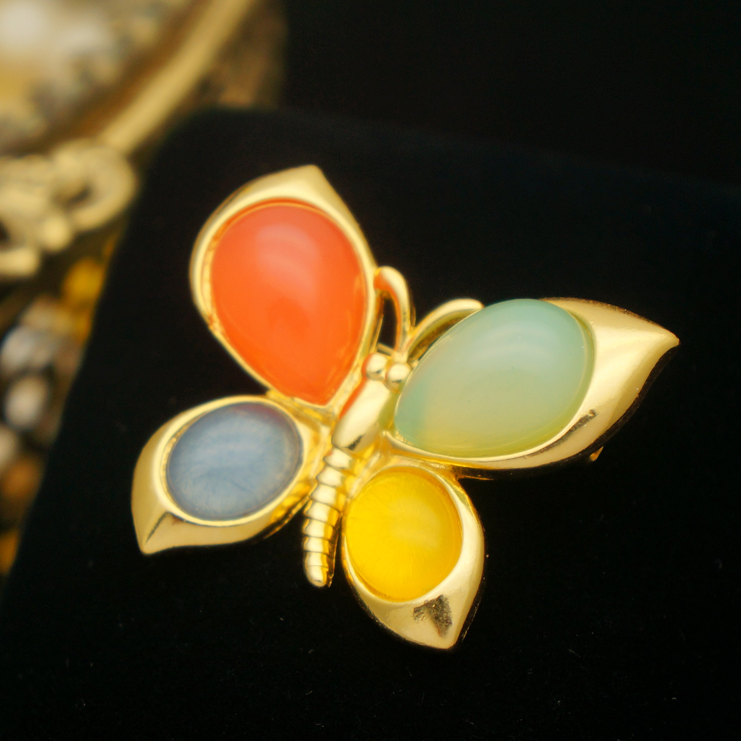 翠法丽TRIFARI粉果冻胸针vintage