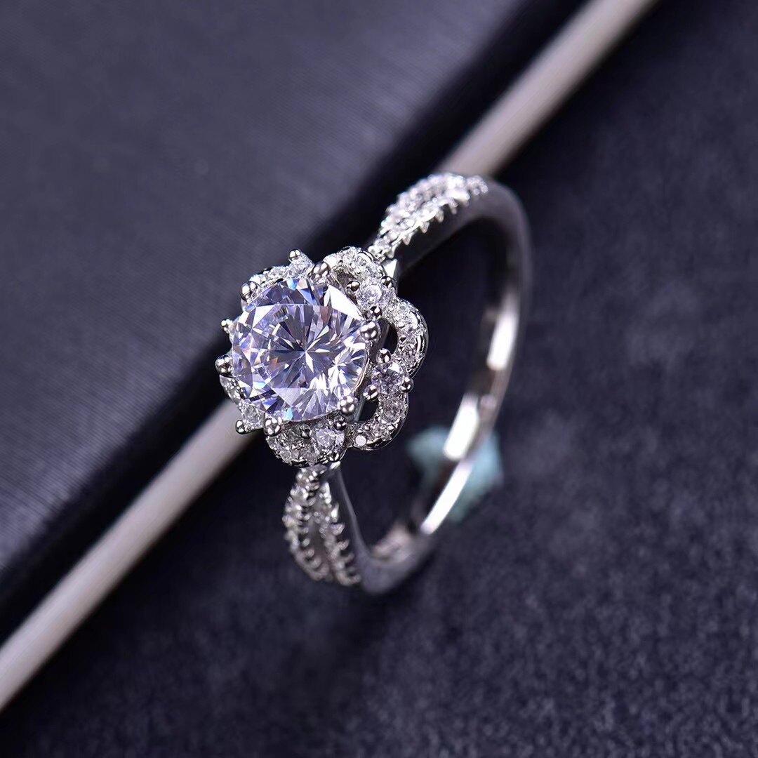 公主花边 正品莫桑石钻戒au750定制18k铂金求婚结婚男女情侣戒指