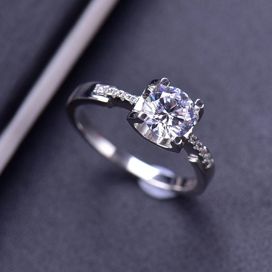 牛头小蛮腰 正品莫桑石钻戒au750定制18k铂金求婚结婚情侣戒指