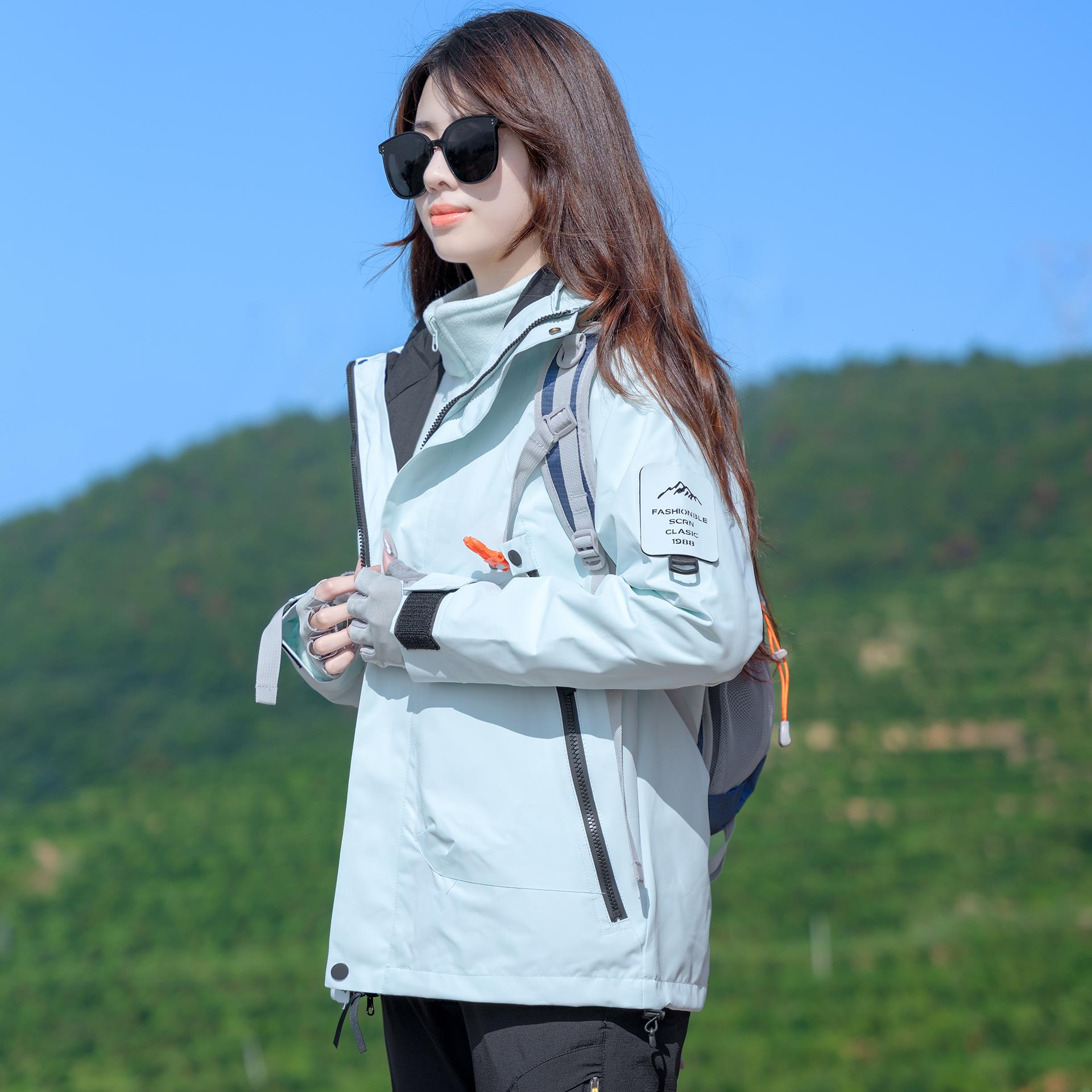 三合一冲锋衣女士户外秋冬石墨烯摇粒绒内胆防风防水连帽登山外套